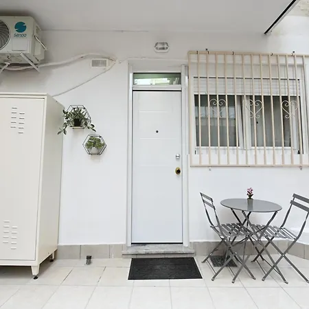 Modern At Θεσσαλονίκη